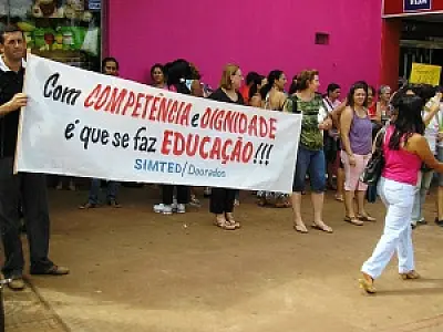 Professores de Dourados iniciam greve na próxima quarta