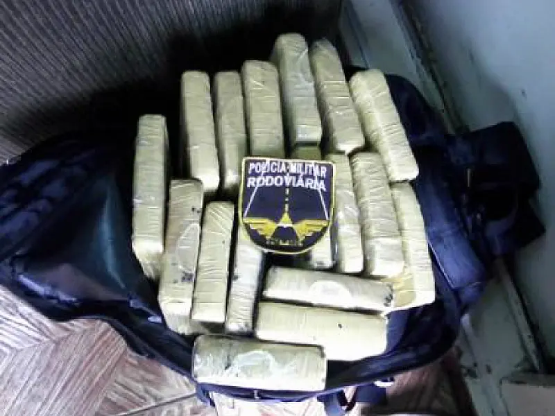PMR apreende menor com droga em ônibus na cidade de Amambai