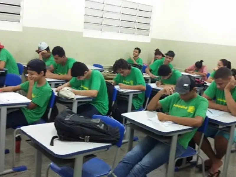 Representando estudantes, União emite nota de repúdio contra lei que prevê punição a alunos