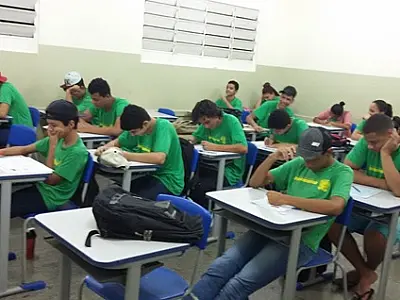 Representando estudantes, União emite nota de repúdio contra lei que prevê punição a alunos