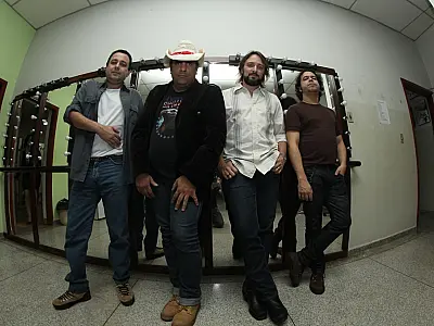Primeiro Hangar Live Music Festival promove 2 dias do rock pela paz