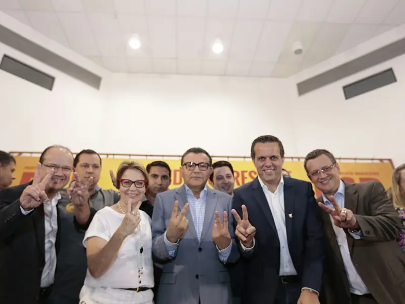 Saída para crise brasileira é processo democrático, afirma deputado Barbosinha