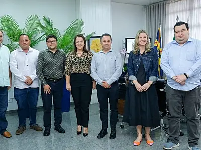 PREFEITA ADRIANE LOPES RECEBE EMPRESÁRIOS CHILENOS E APRESENTA PROGRAMAS PARA ATRAIR NOVOS NEGÓCIOS
