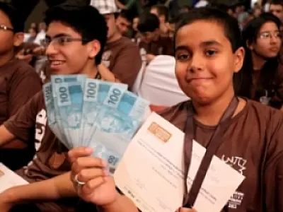 Prefeitura premia alunos que se destacaram na Olimpíada de Matemática