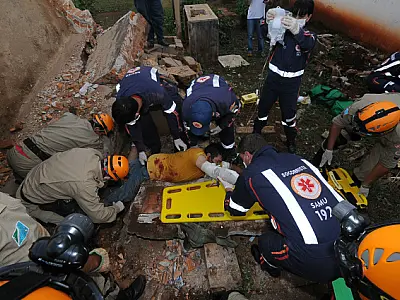 Caixa de concreto cai sobre trabalhador em Dourados