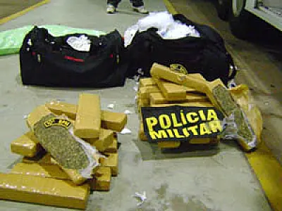 PM encontra malas 'recheadas' de drogas na rodoviária da Capital