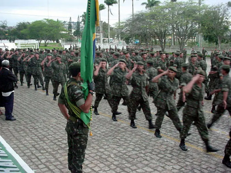 CMO realiza exposição em homenagem ao Dia do Soldado