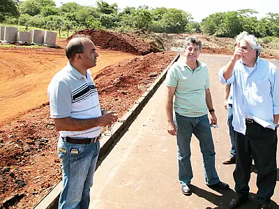 Delcídio anuncia mais R$ 1 milhão para obras de urbanização e habitação em Dourados