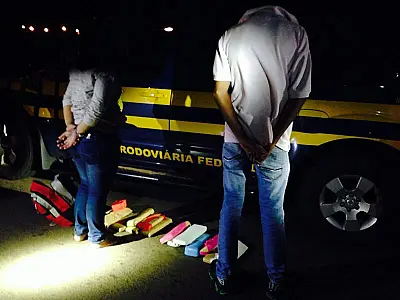 Casal de menores é preso pelo PRF levando Maconha para MG