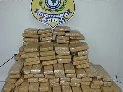Goianos são presos pela PRF ao tentar fuga com 131 kg de maconha