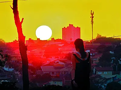 Umidade em níveis críticos e calor acima dos 35°C devem se manter nos próximos dias
