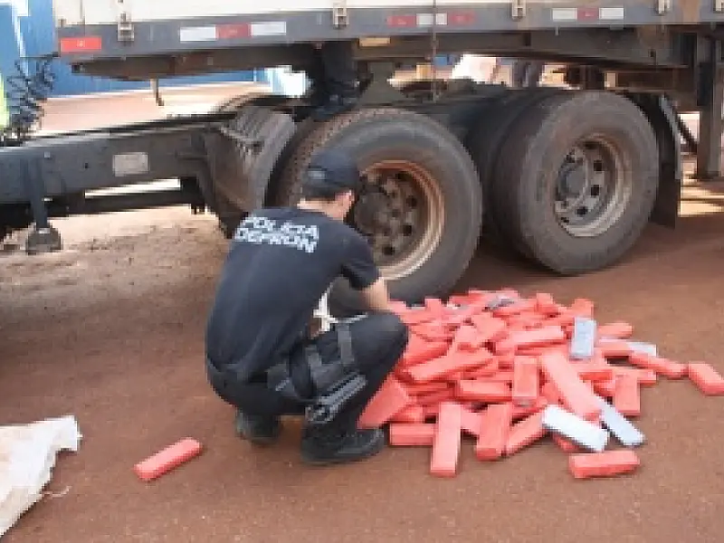 Polícia prende dois caminhoneiros com maconha na MS-164