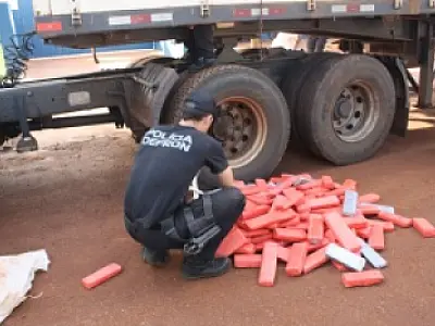 Polícia prende dois caminhoneiros com maconha na MS-164