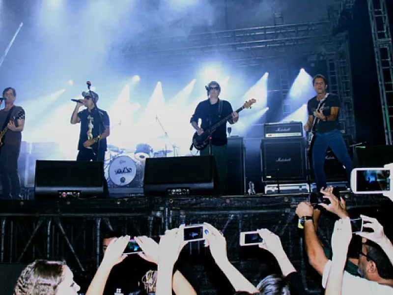 Titãs garantem show inesquecível para 12 mil pessoas em Festival de Bonito