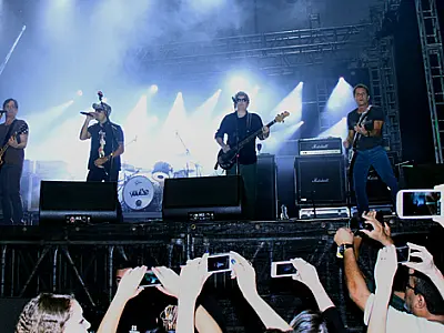 Titãs garantem show inesquecível para 12 mil pessoas em Festival de Bonito
