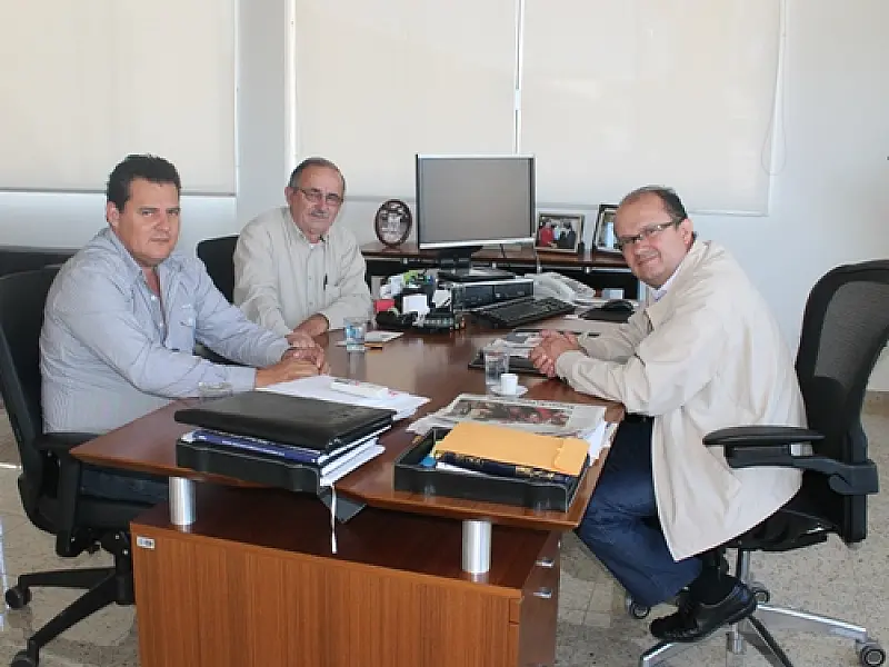 Presidente da Sanesul se reúne com autoridades de MS