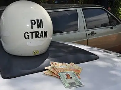 Carro abandonado com notas falsas é encontrado em Coxim