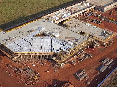 Com mais de 100 pessoas trabalhando, obra do Hospital Regional de Três Lagoas segue a todo vapor