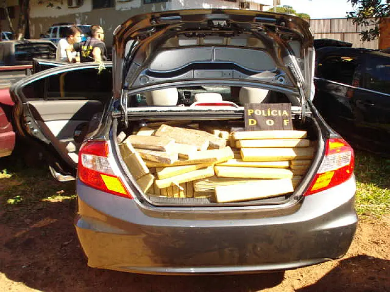DOF apreende 393 Kg de maconha em veículo na região de Coronel Sapucaia