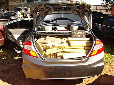 DOF apreende 393 Kg de maconha em veículo na região de Coronel Sapucaia