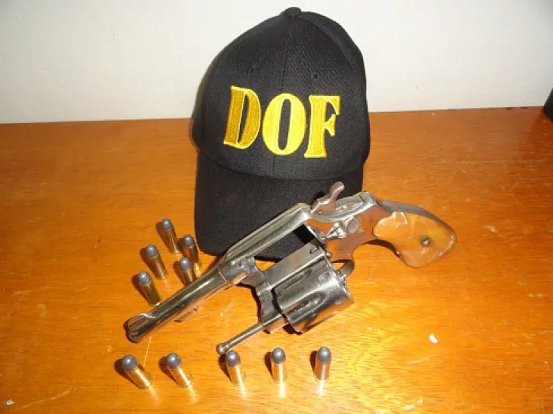 Polícia prende homem por porte ilegal de arma de fogo