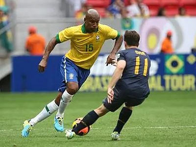 Por lesão, CBF anuncia desconvocação de Maicon de amistosos na Ásia