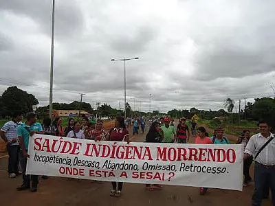 Indígenas fecham MS-156 em protesto por melhorias na saúde