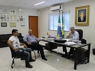 Lideranças de Anhanduí visitam Sehac em busca de moradias para o Distrito