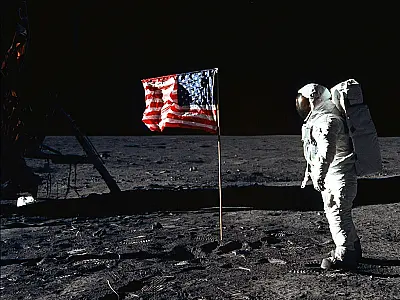 Astronautas prestam homenagem ao amigo Neil Armstrong