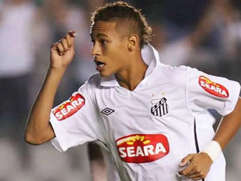 Presidente do Santos admite assédio por Neymar