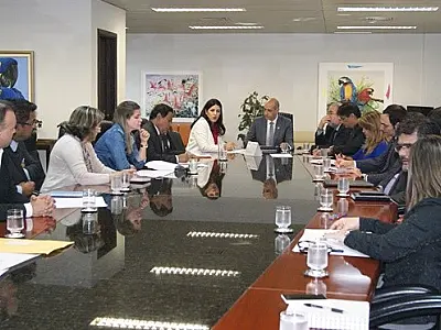 Governo discute implantação de Centros de Atendimento à mulher na fronteira