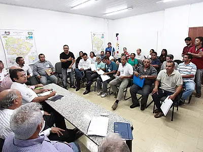 Lideranças expõem reivindicações no gabinete do prefeito