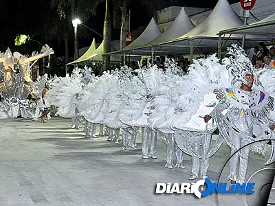 Grupo de Acesso prometem show na Avenida de Corumbá neste domingo