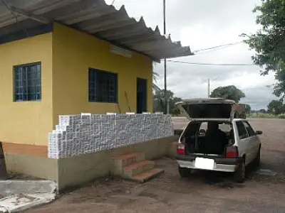 PRF apreende 900 cigarros estrangeiros em Coxim