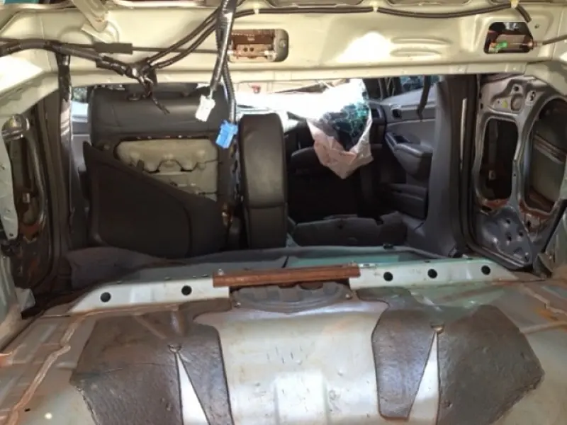 Carro é encontrado abandonado e "depenado" na MS-267