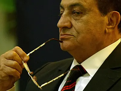 Julgamento de Mubarak é adiado mais uma vez