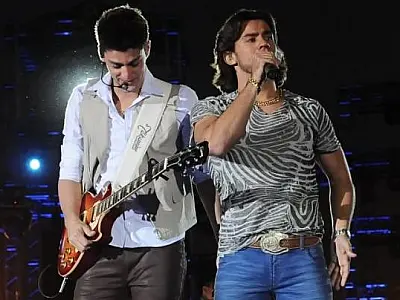 Munhoz e Mariano fazem show dia 05 no Estádio Arthur Marinho