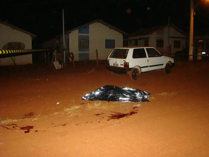 Homem é assassinado com sete facadas em Dourados