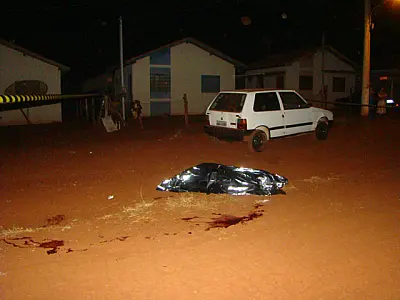 Homem é assassinado com sete facadas em Dourados