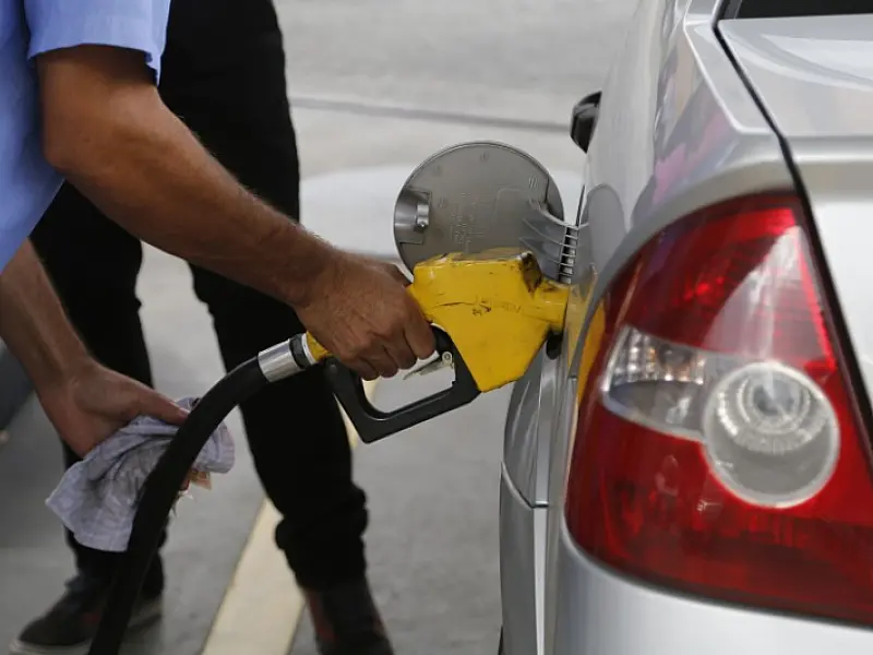 Petrobras anuncia queda de 0,20% no preço da gasolina e alta de 1,40% no diesel