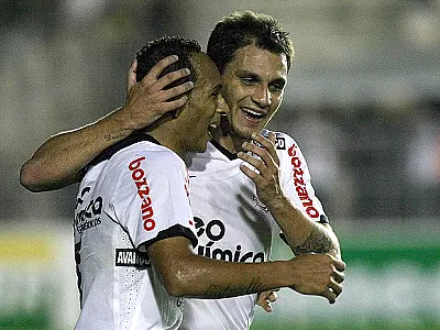 Corinthians vence Botafogo fora e dispara na liderança