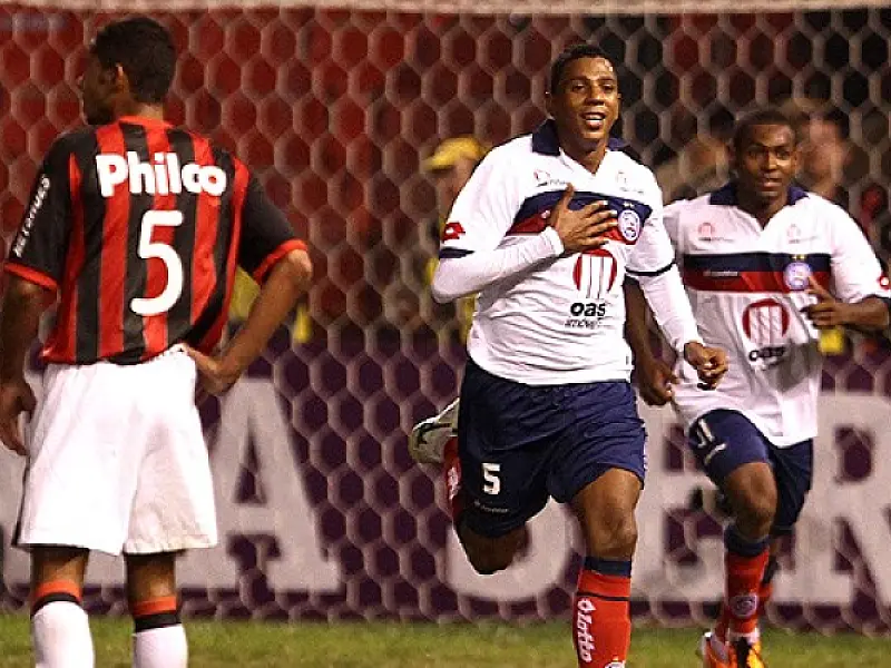 Atlético-PR cai diante do Bahia e crise se amplia