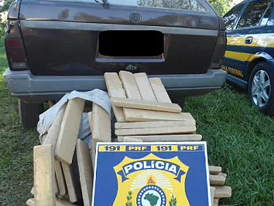 Veículo é apreendido e condutor preso com 116 quilos de maconha