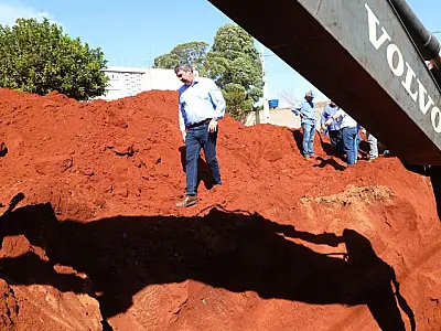Com quase R$ 100 milhões de investimentos, governador vistoria obras nas Moreninhas e Cafezais