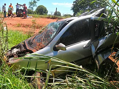 Motorista é arremessado para fora do carro e morre em Bataguassu