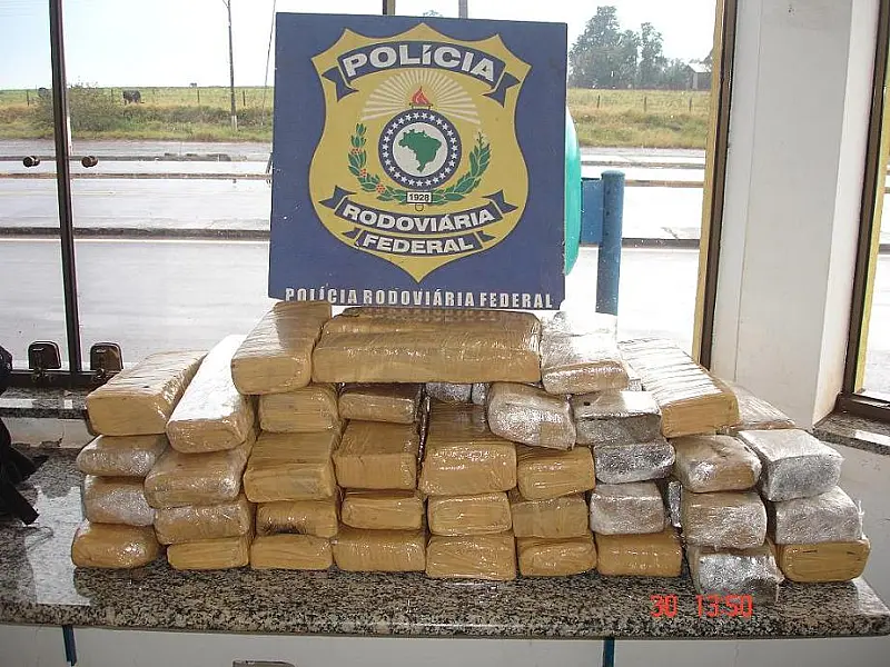 Pedreiro é preso com mais de 15 kg de maconha