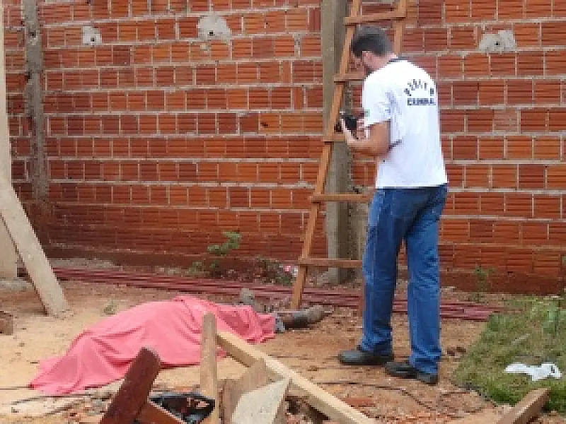 Trabalhador perde equilíbrio e morre após receber descarga elétrica
