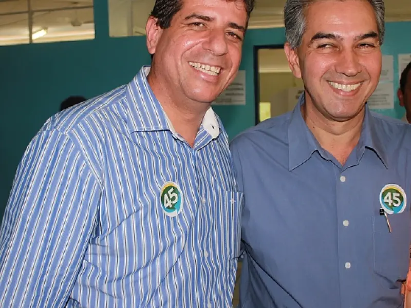 Reinaldo Azambuja vota na Capital e afirma estar confiante no 2º turno