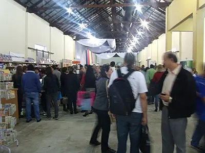 Primeira Feira do Livro acontece até domingo em Campo Grande