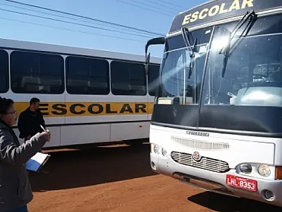 Operação fiscaliza transporte ilegal de estudantes